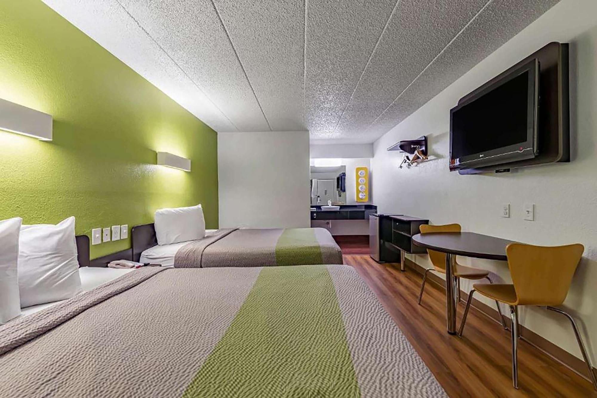 Days Inn By Wyndham Cincinnati I-71 Silverton Eksteriør bilde