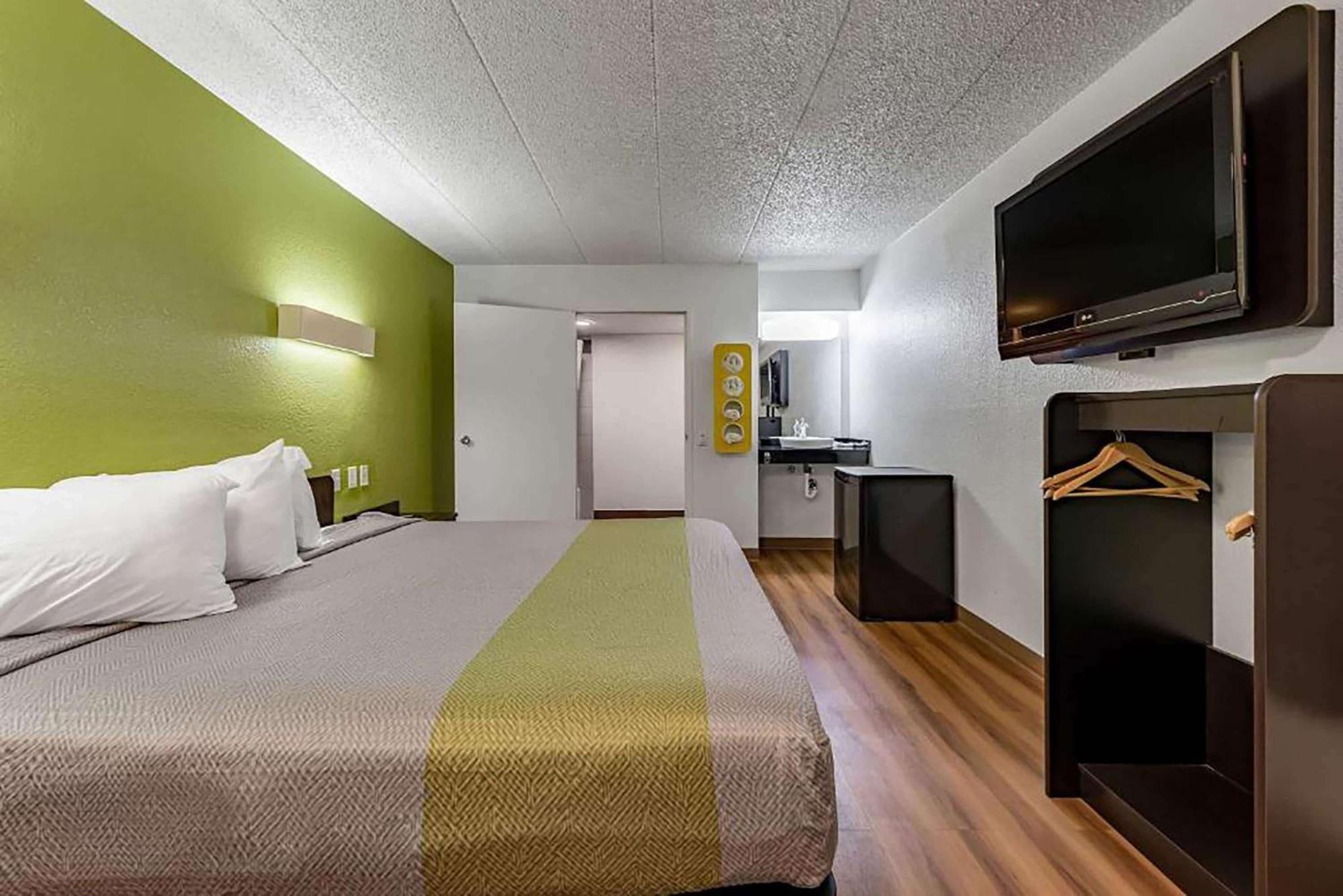 Days Inn By Wyndham Cincinnati I-71 Silverton Eksteriør bilde
