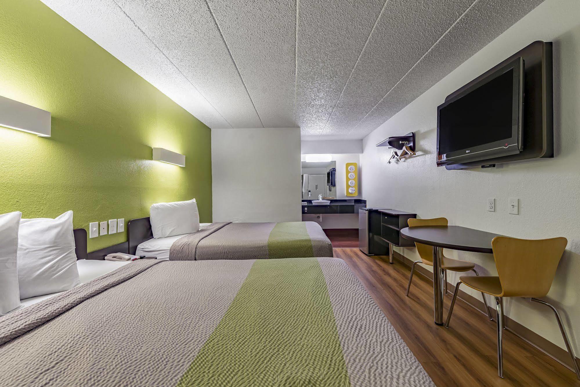 Days Inn By Wyndham Cincinnati I-71 Silverton Eksteriør bilde